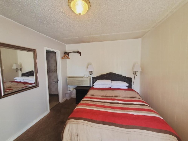 Holiday Lodge image 11